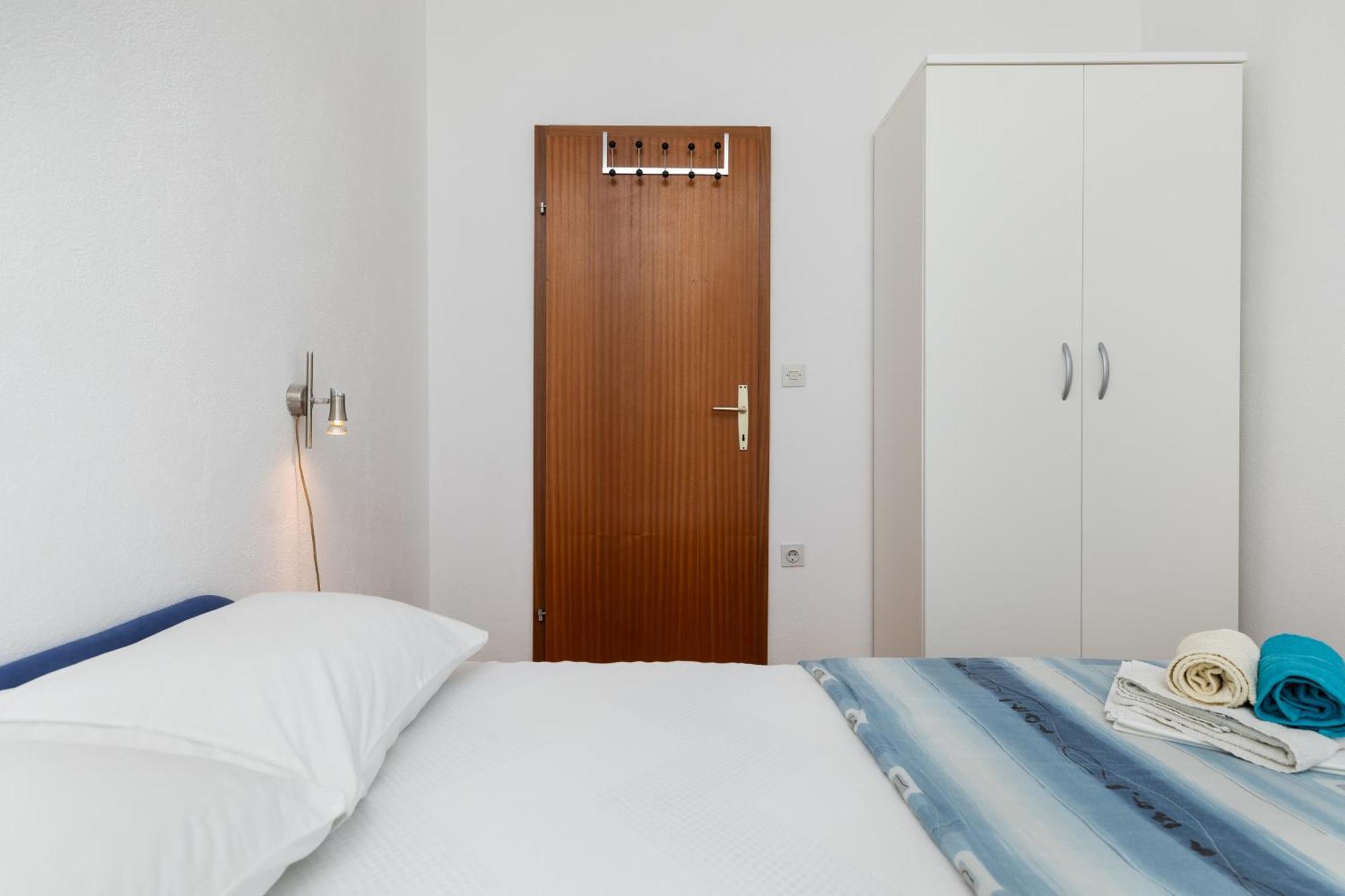Apartments With A Parking Space Pisak, Omis - 5975 Rom bilde