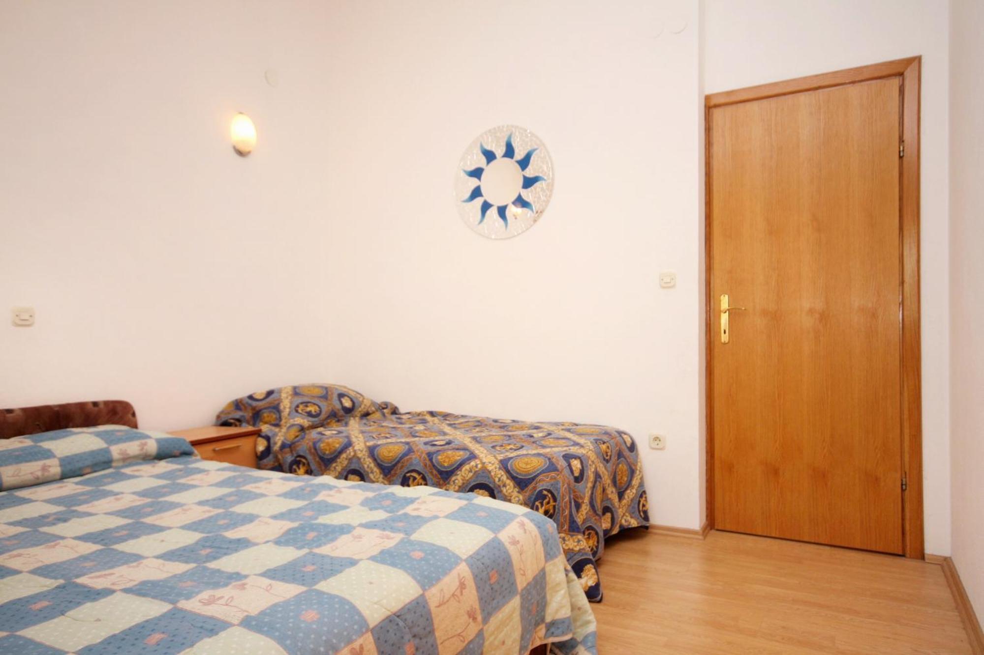 Apartments With A Parking Space Pisak, Omis - 5975 Rom bilde