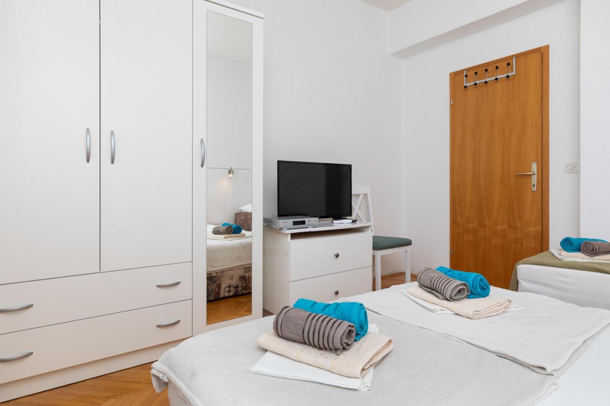 Apartments With A Parking Space Pisak, Omis - 5975 Rom bilde